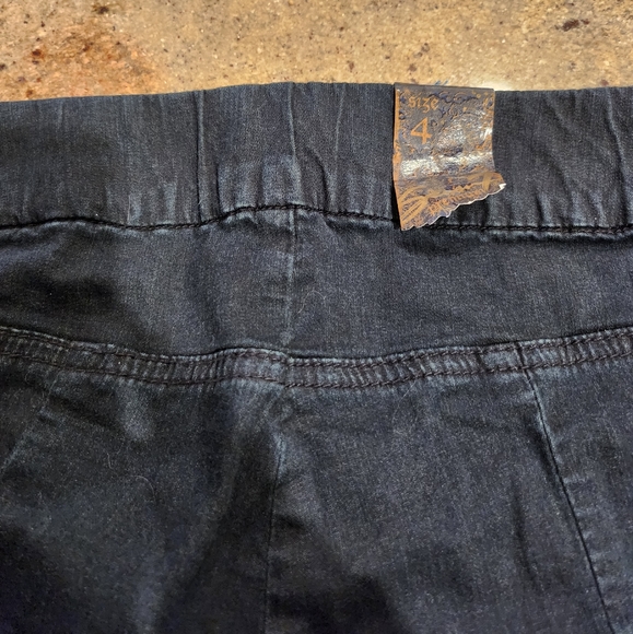 Seven7/Stretch Pull-On Jeans.  NWT - Picture 4 of 5